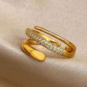 Elegant Gold-Tone Women's Ring